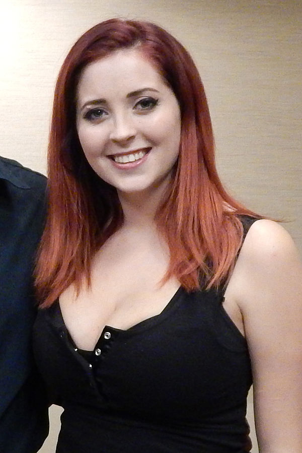 Lucy Collett - an example of a celebrity who is I cup size